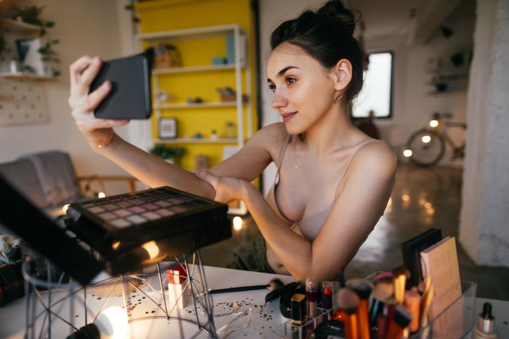 The Complete Guide to Makeup for Healthy Skin and How It Can Improve Your Appearance